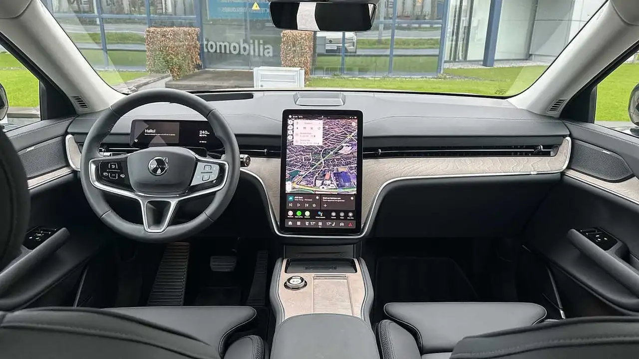 Volvo EX90 6
