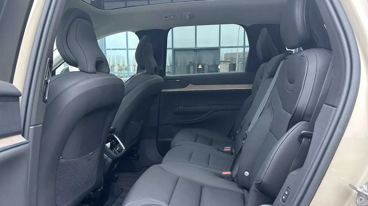 Volvo EX90 7