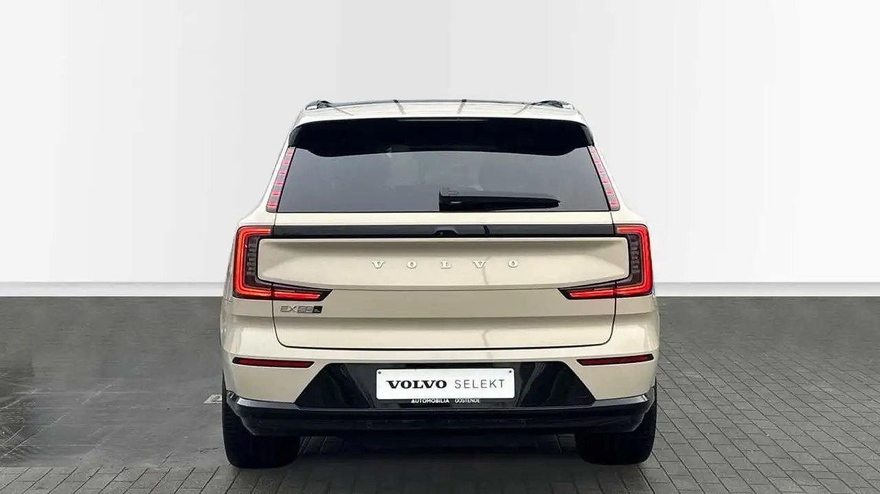Volvo EX90 8