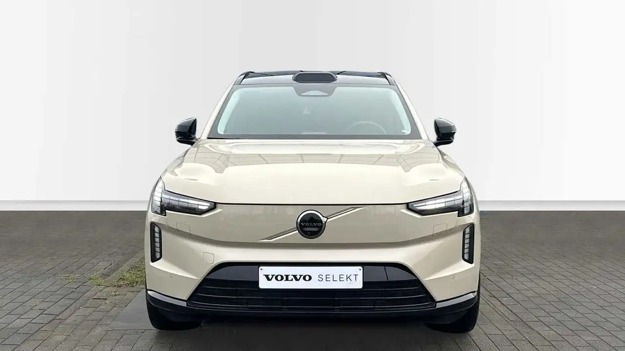 Volvo EX90 9