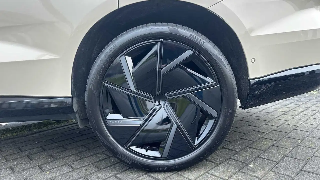 Volvo EX90 10