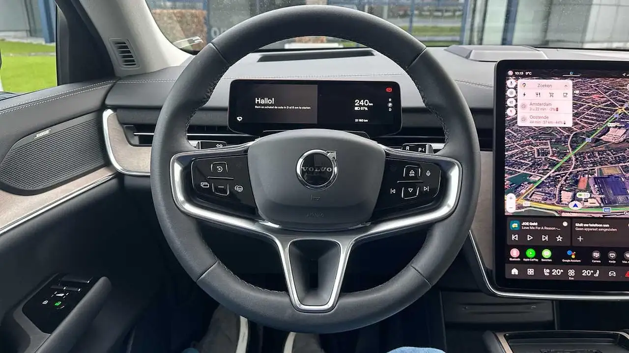 Volvo EX90 11