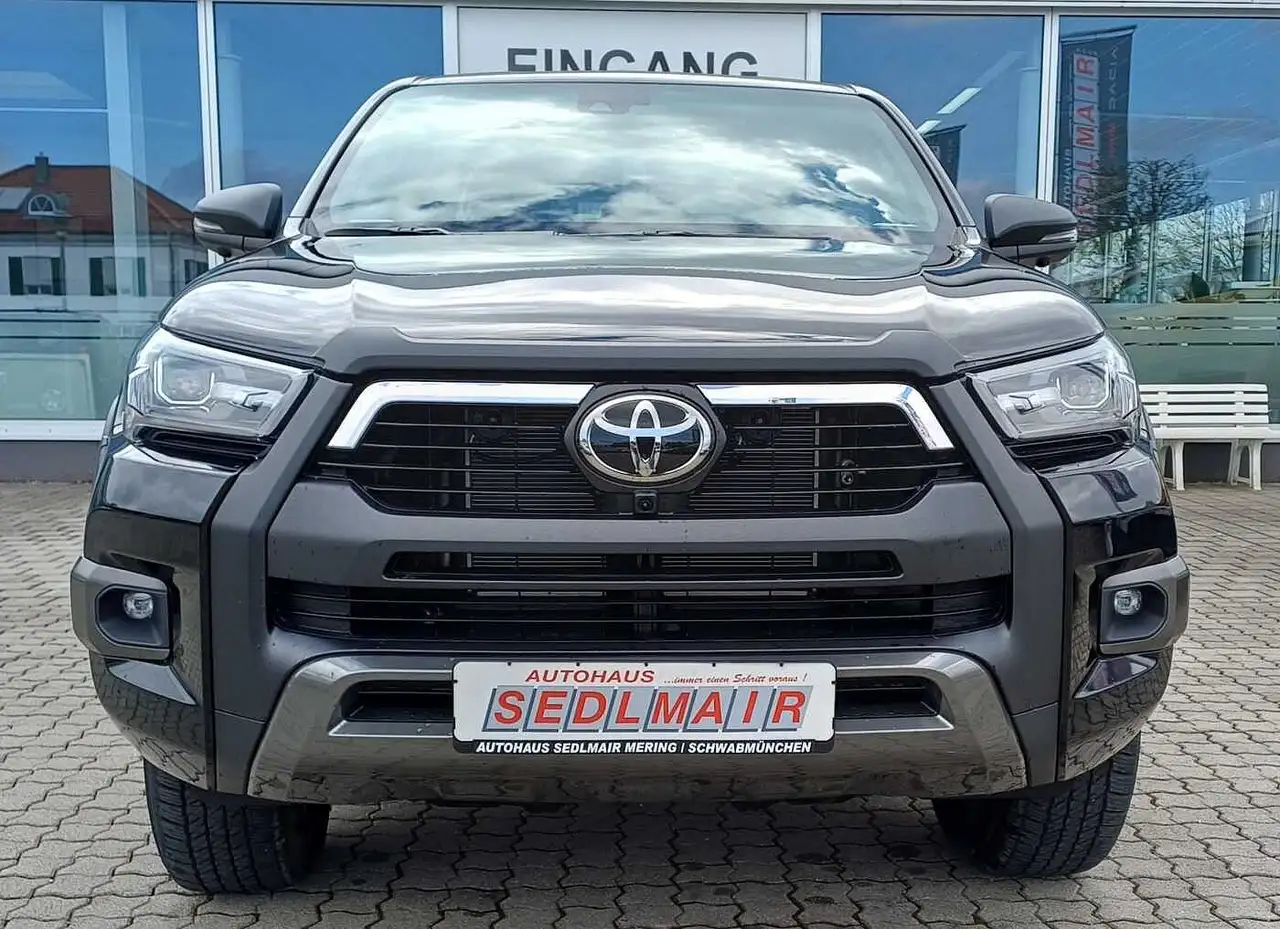 Toyota Hilux 2