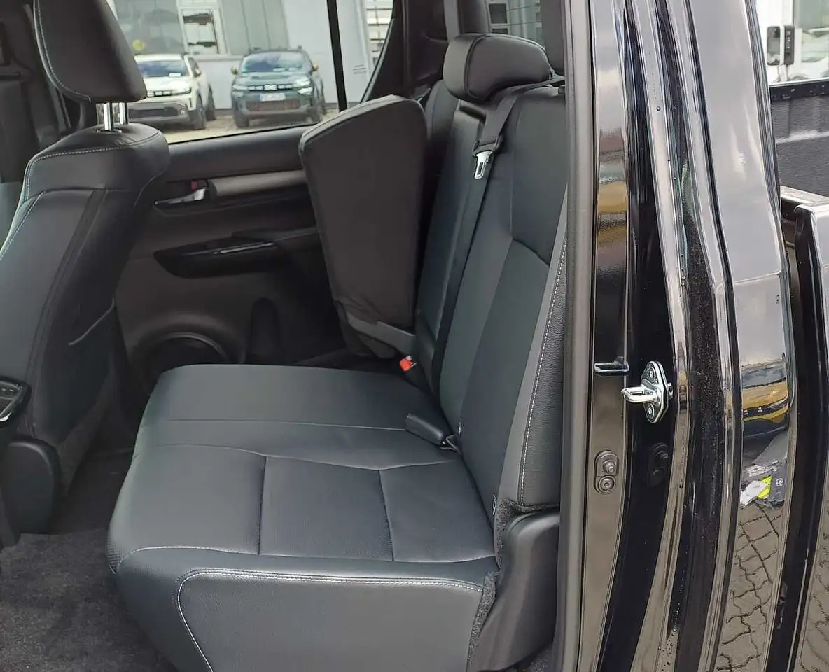 Toyota Hilux 8
