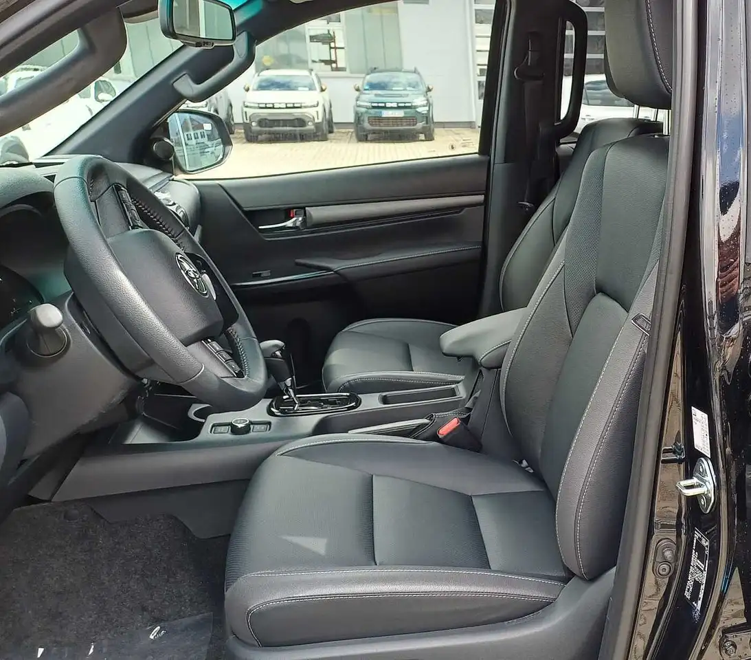 Toyota Hilux 9