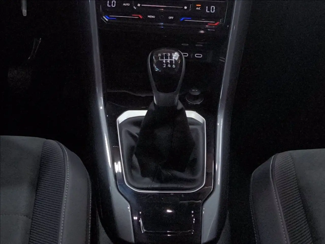 Volkswagen T-Roc 10