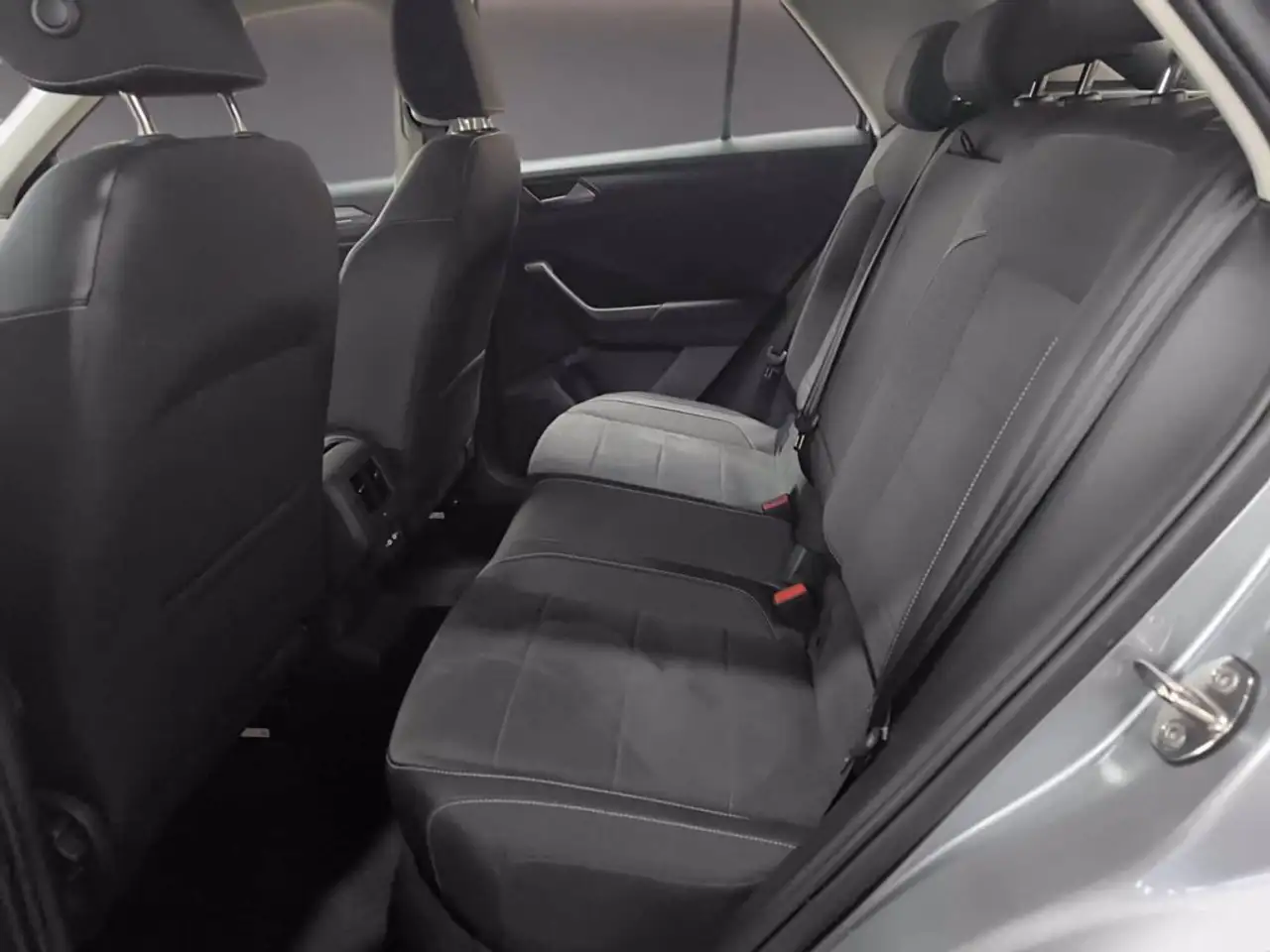 Volkswagen T-Roc 6