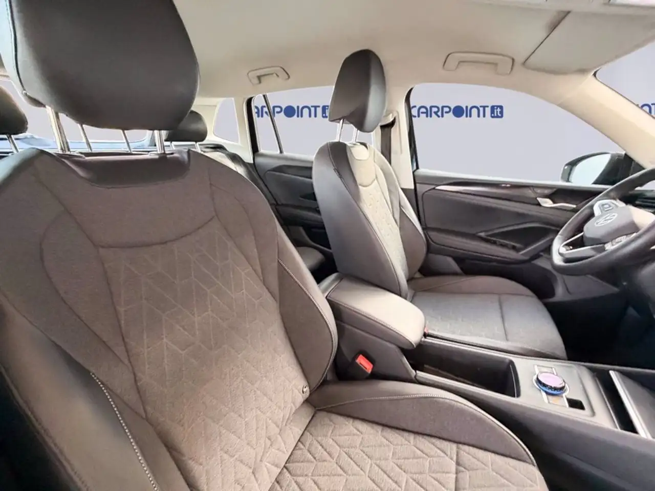 Volkswagen Tiguan 9