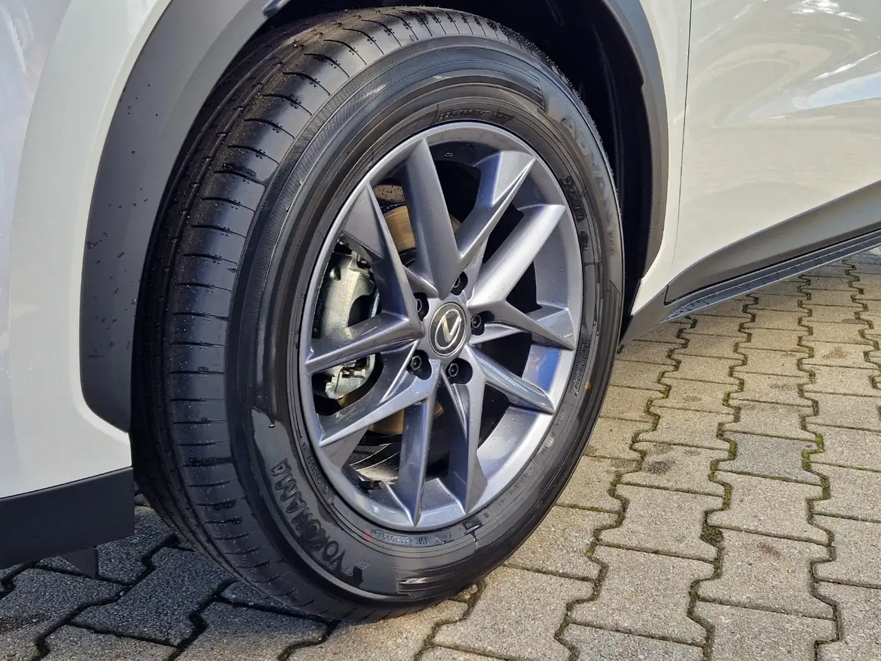 Lexus LBX 8
