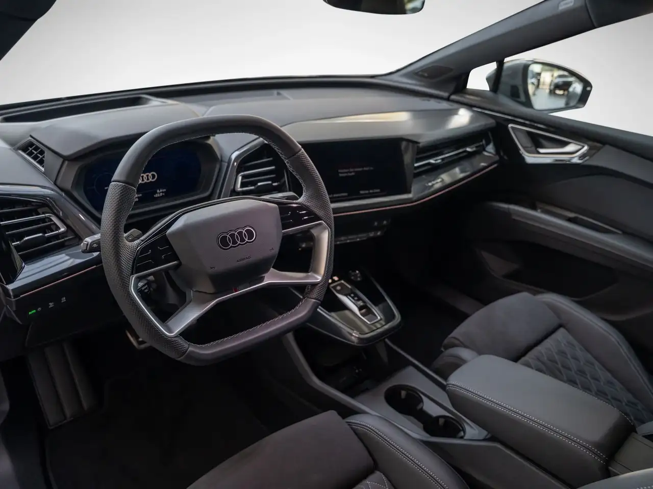 Audi Q4 7