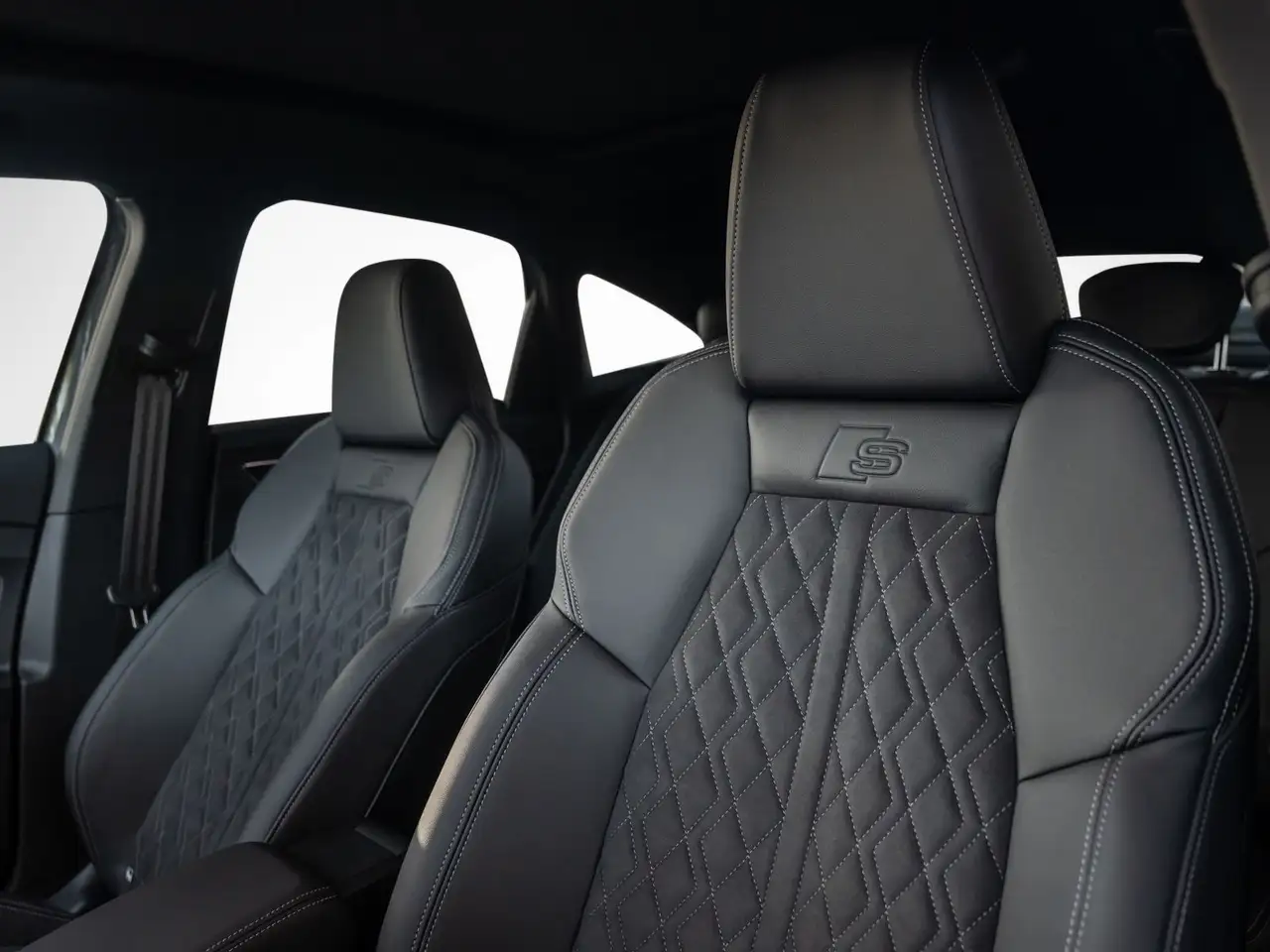 Audi Q4 8