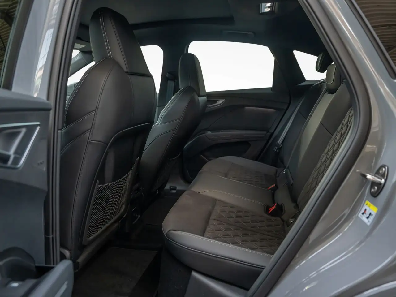 Audi Q4 9