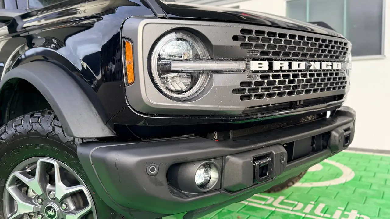 Ford Bronco 6