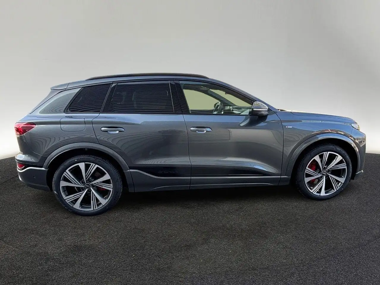 Audi Q6 11
