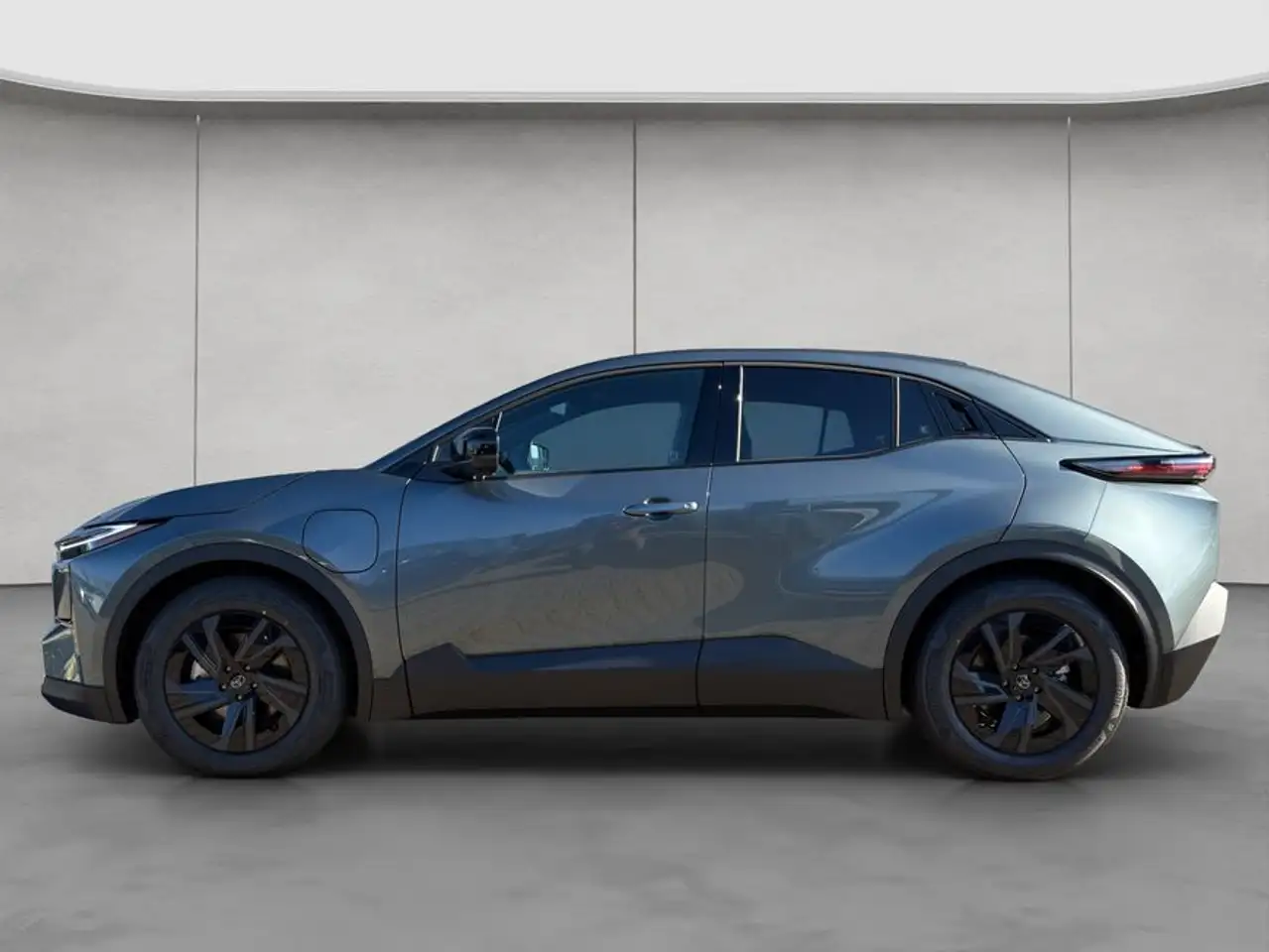 Toyota C-HR+ 2