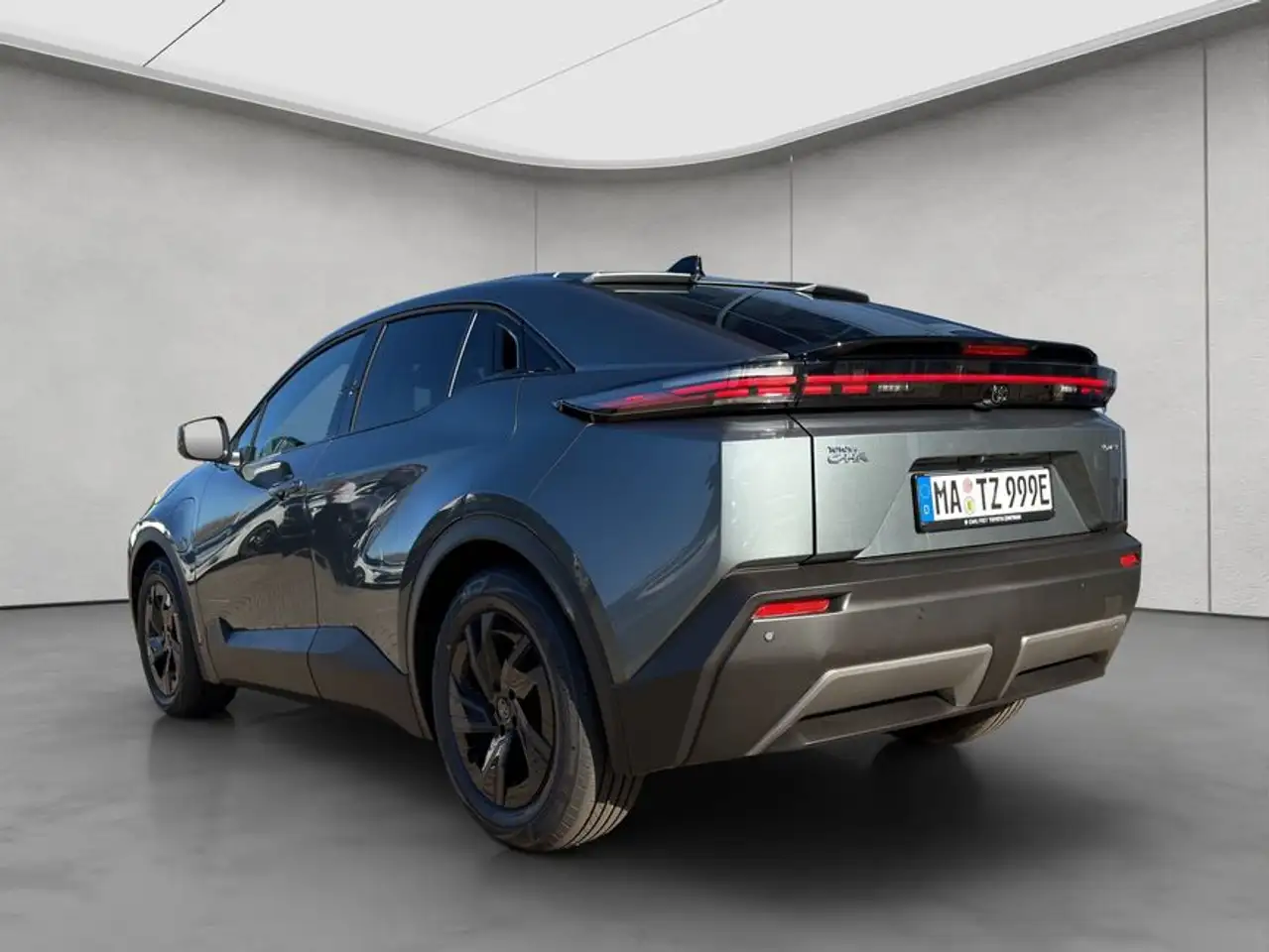 Toyota C-HR+ 3