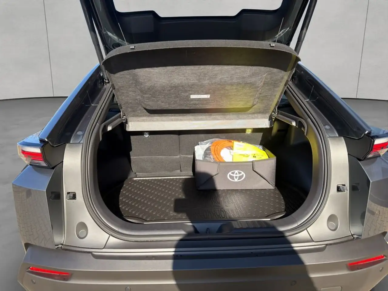 Toyota C-HR+ 6