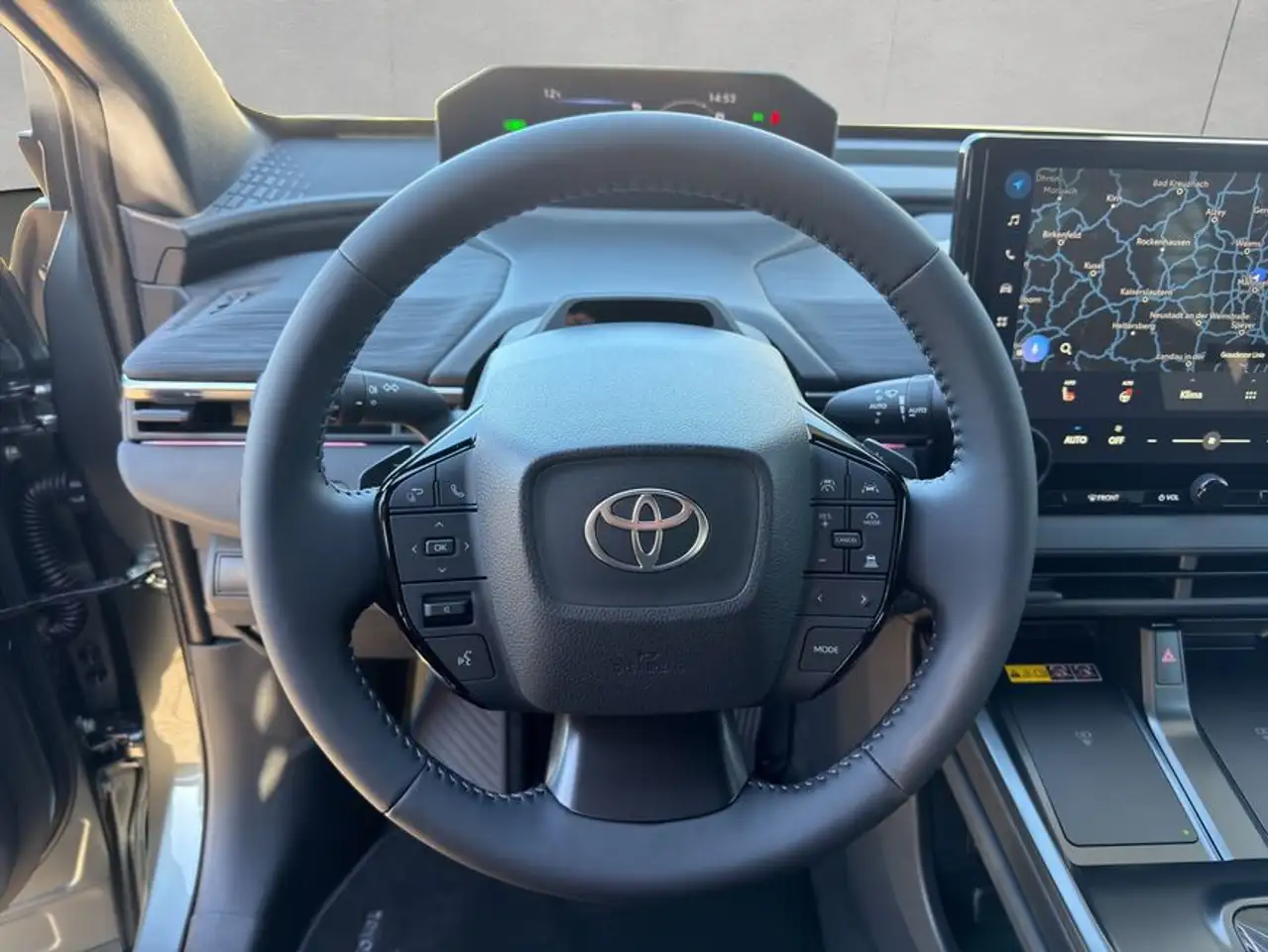 Toyota C-HR+ 11