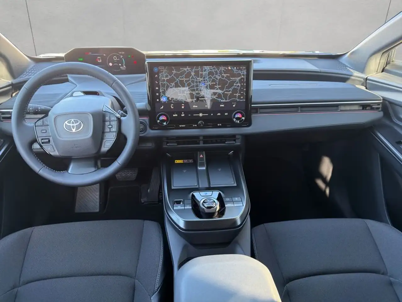 Toyota C-HR+ 13