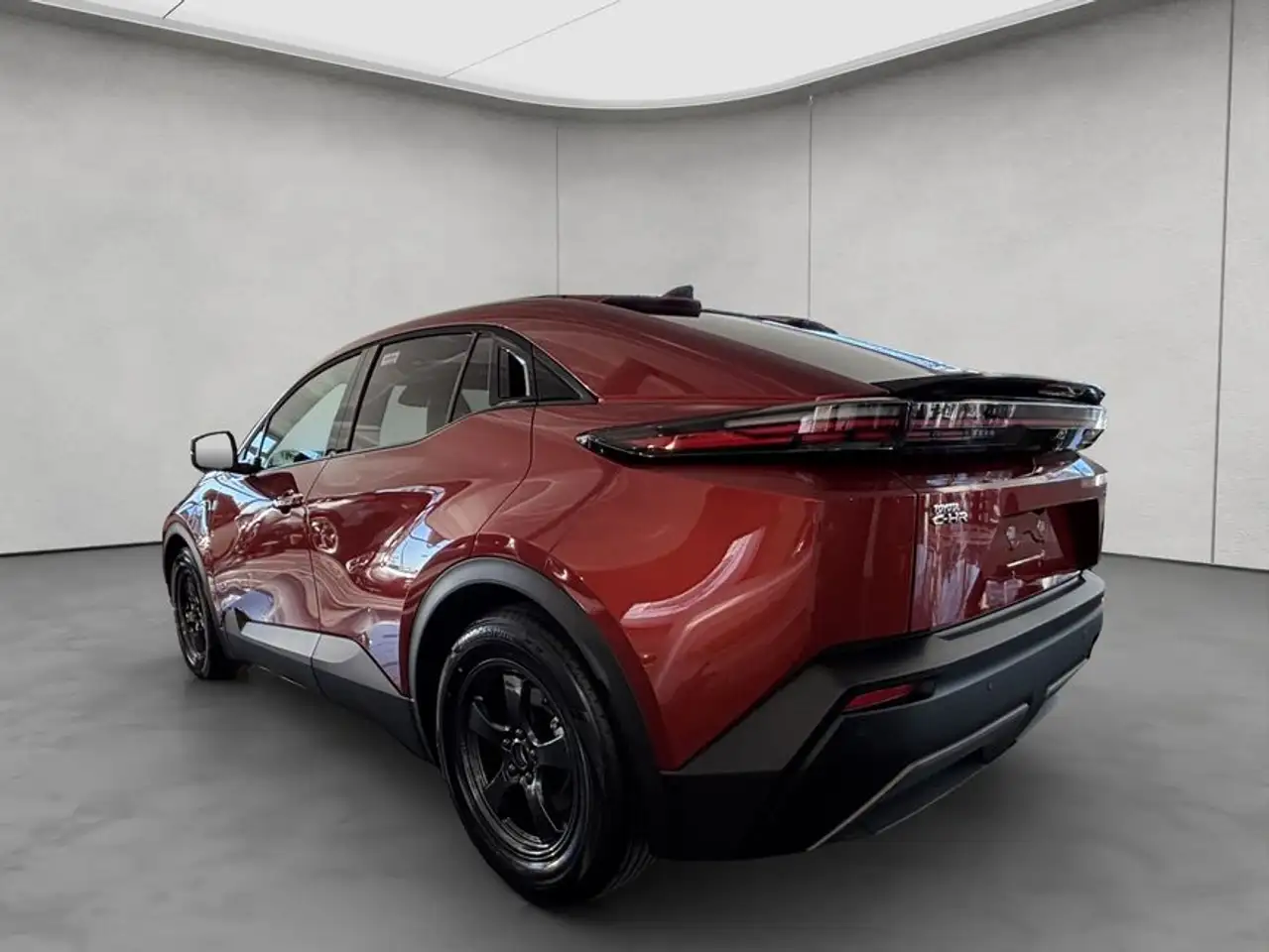 Toyota C-HR+ 3