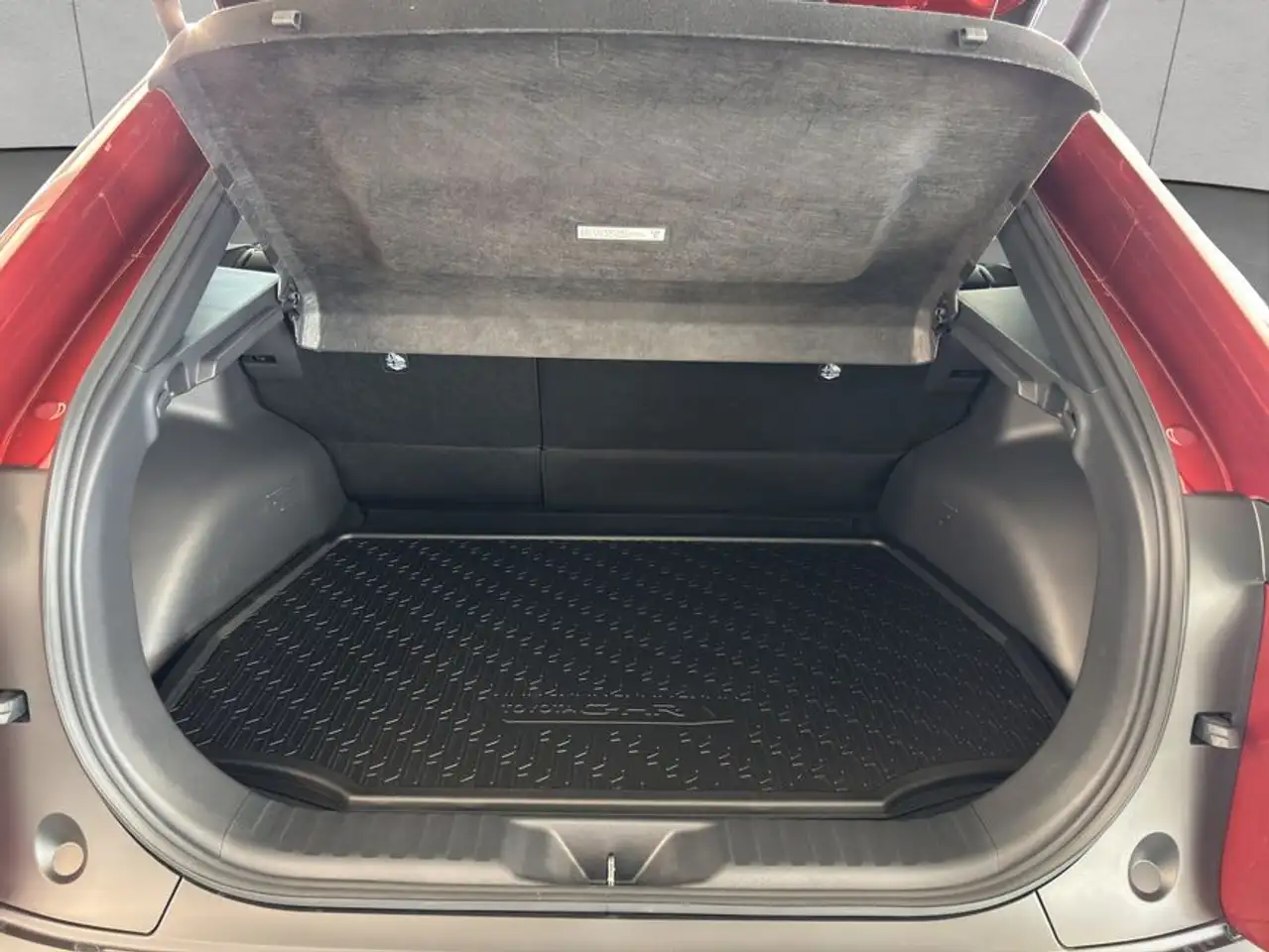 Toyota C-HR+ 5