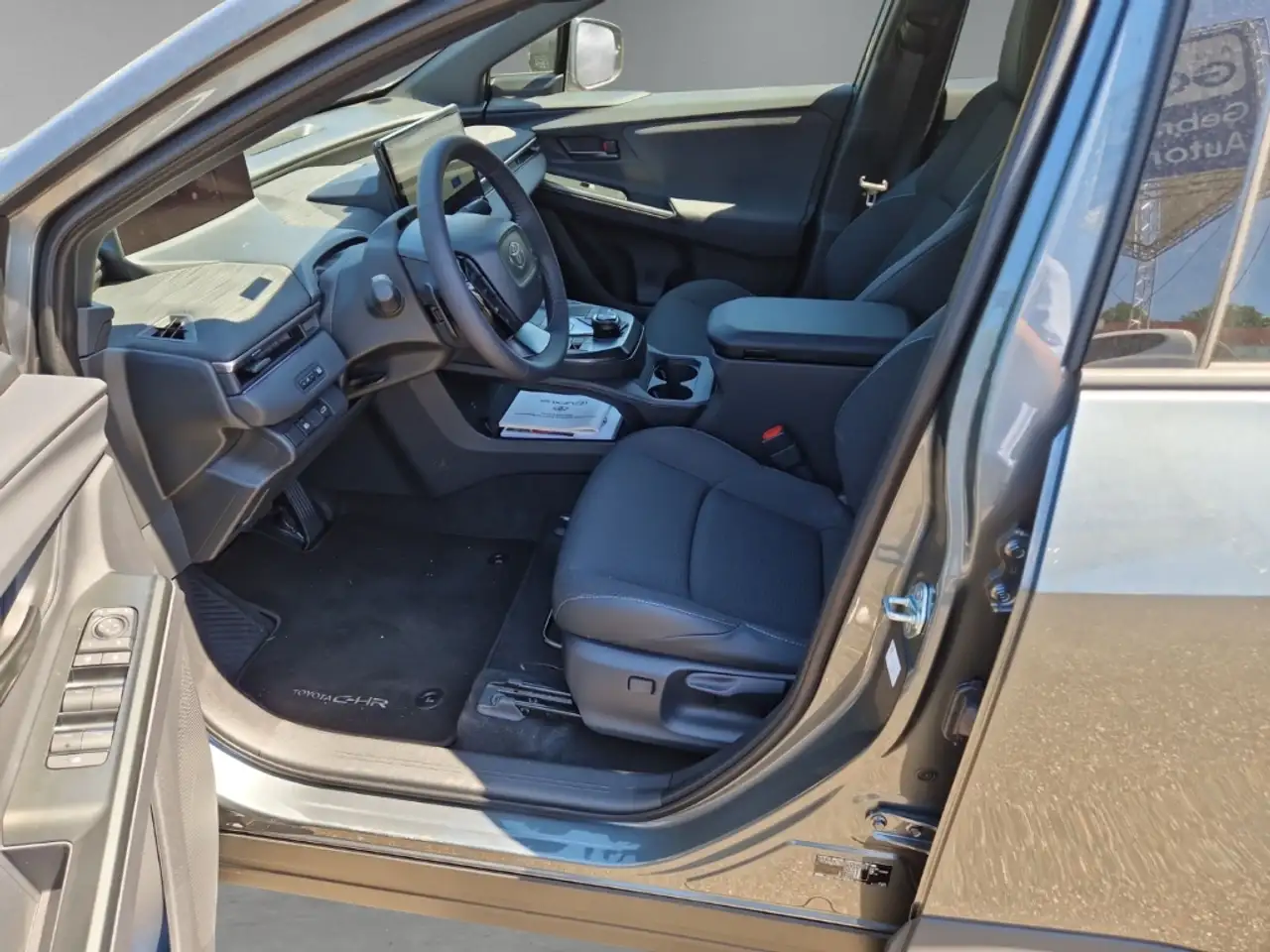 Toyota C-HR+ 165 10
