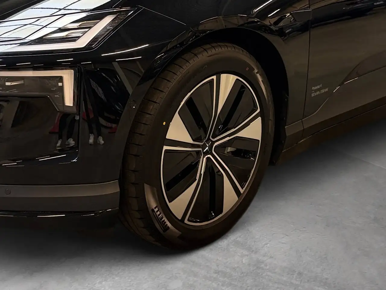 Polestar 4 6