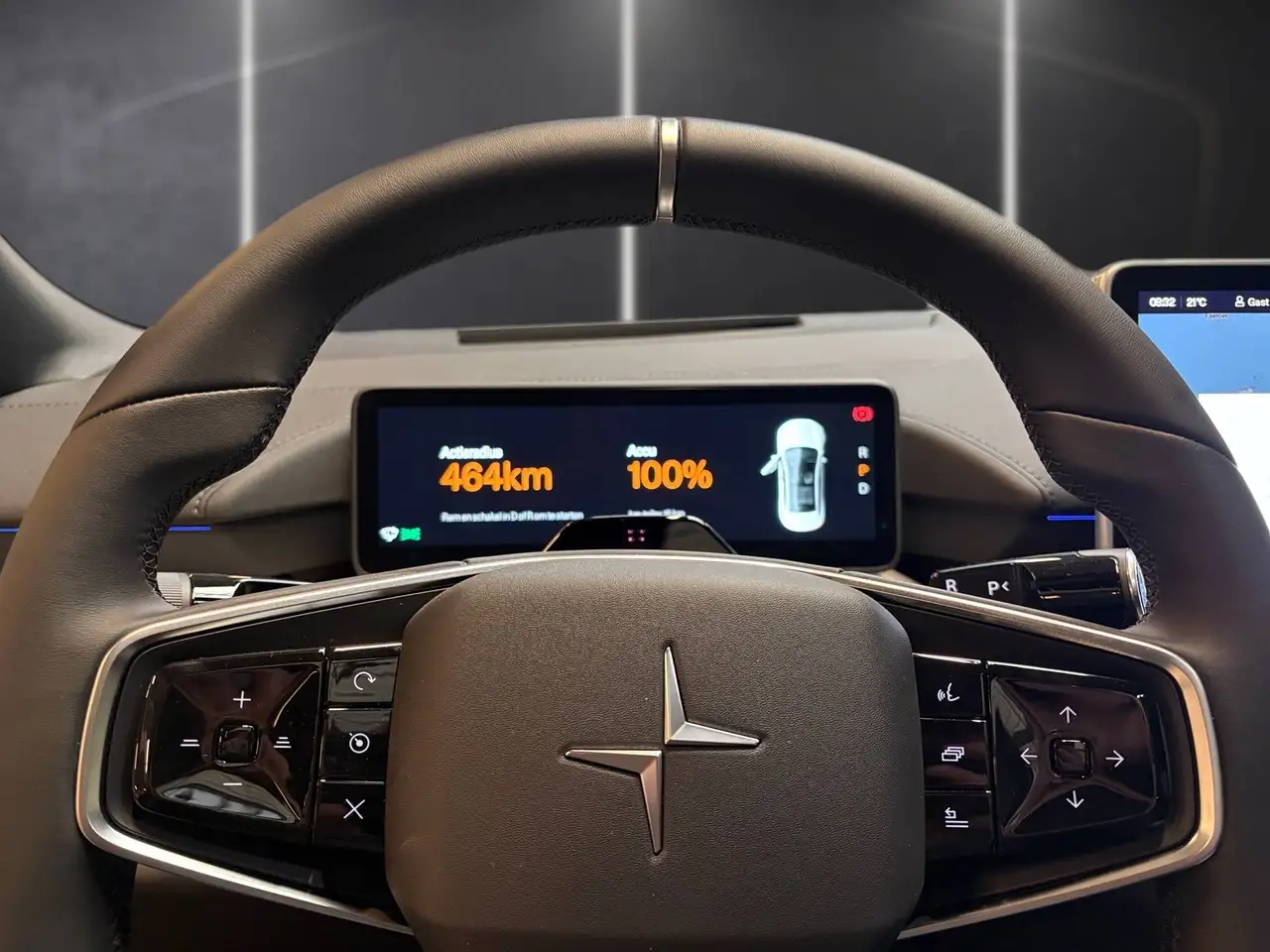 Polestar 4 8