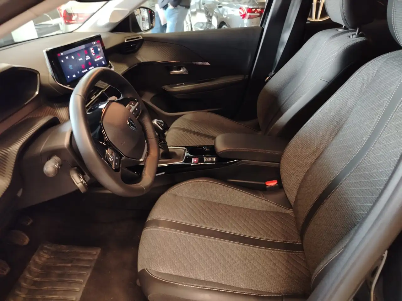 Peugeot 208 9