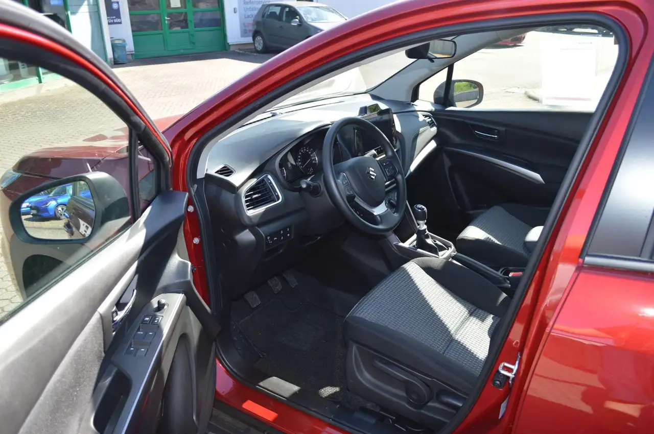 Suzuki S-Cross 10