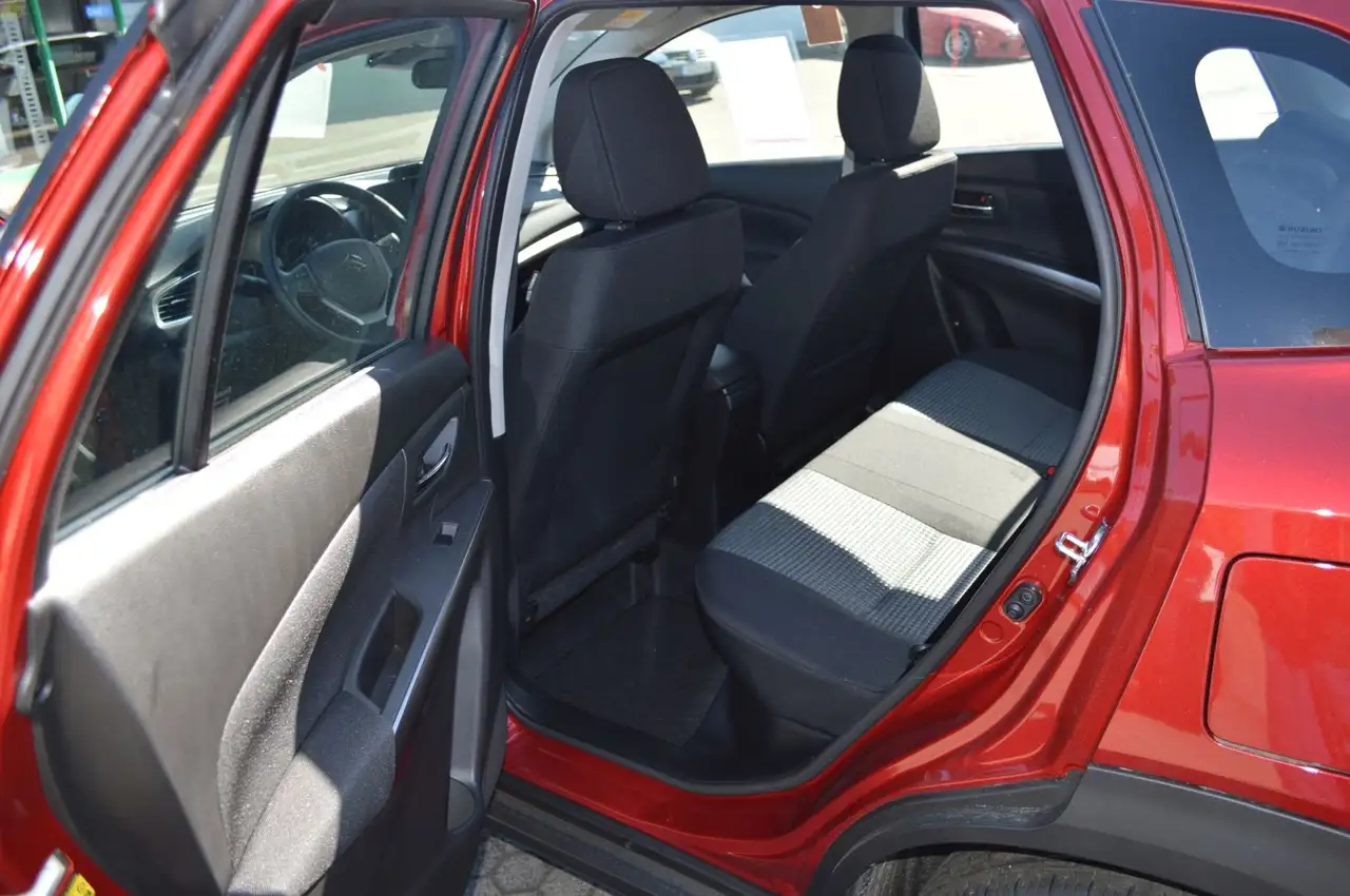 Suzuki S-Cross 11