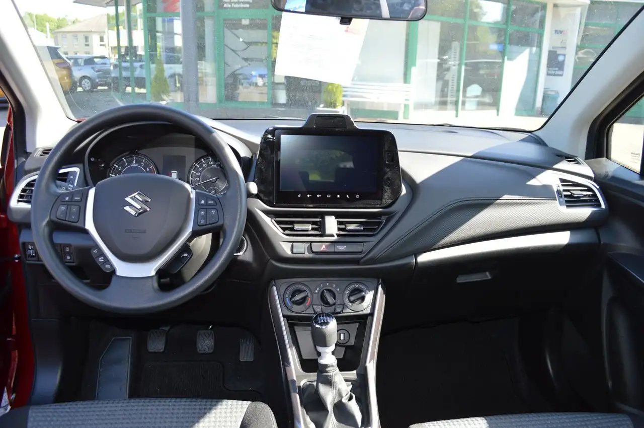 Suzuki S-Cross 12
