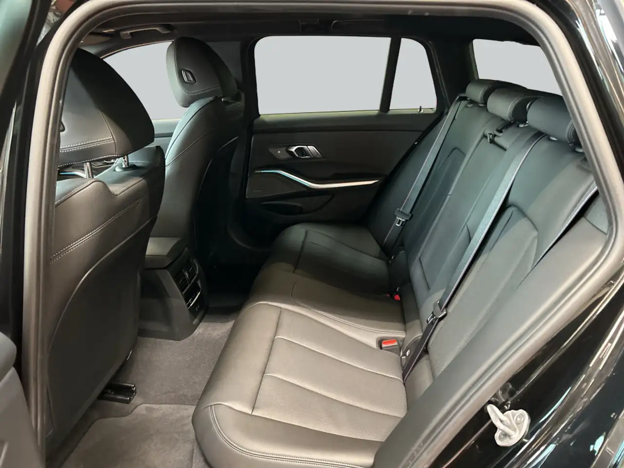 BMW 330 13
