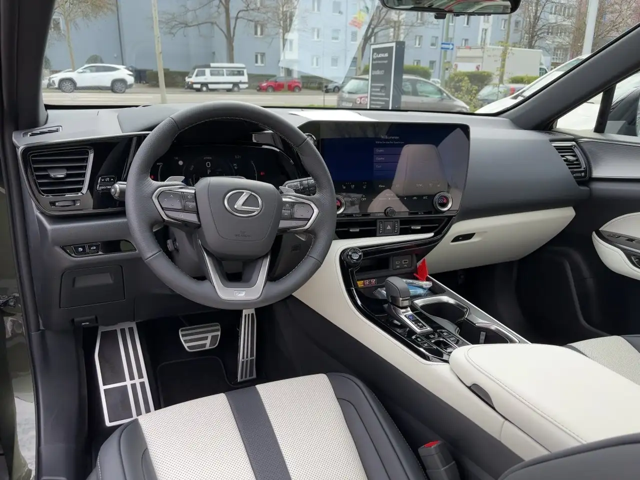 Lexus NX 10