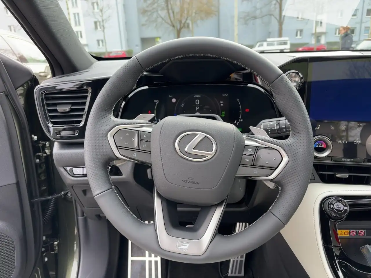 Lexus NX 11