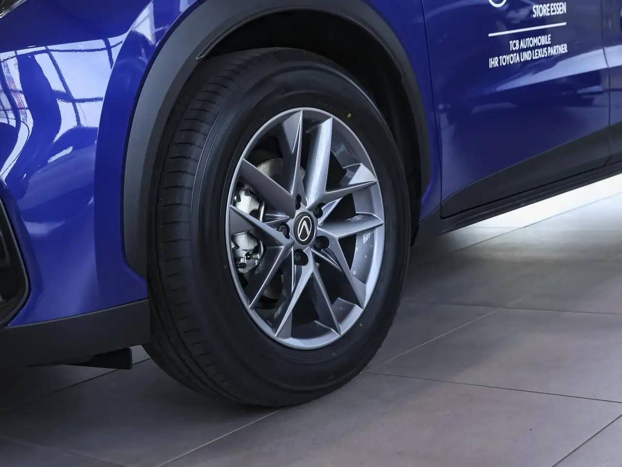 Lexus LBX 13