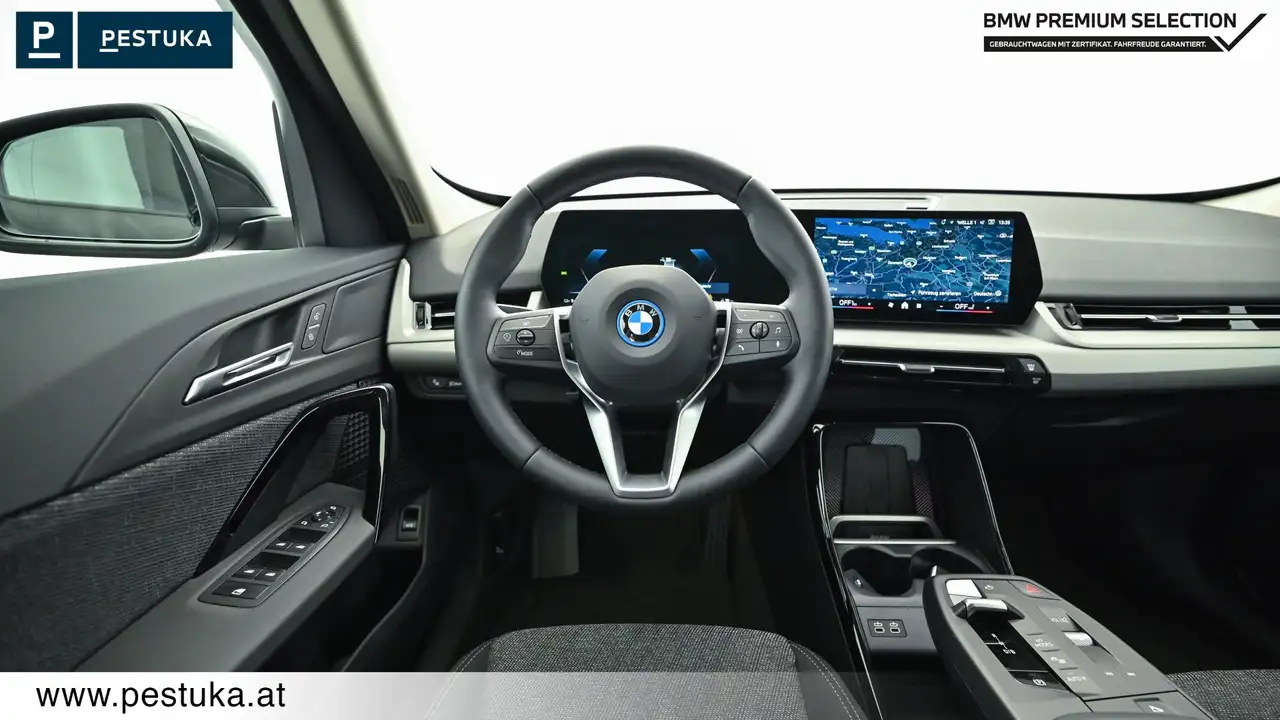 BMW iX1 10