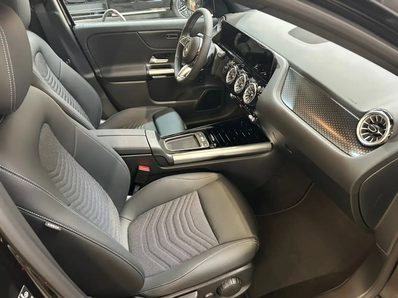 Mercedes-Benz GLA 200 6