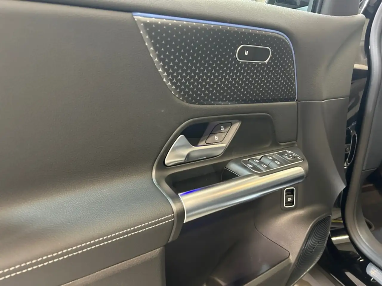 Mercedes-Benz GLA 200 9