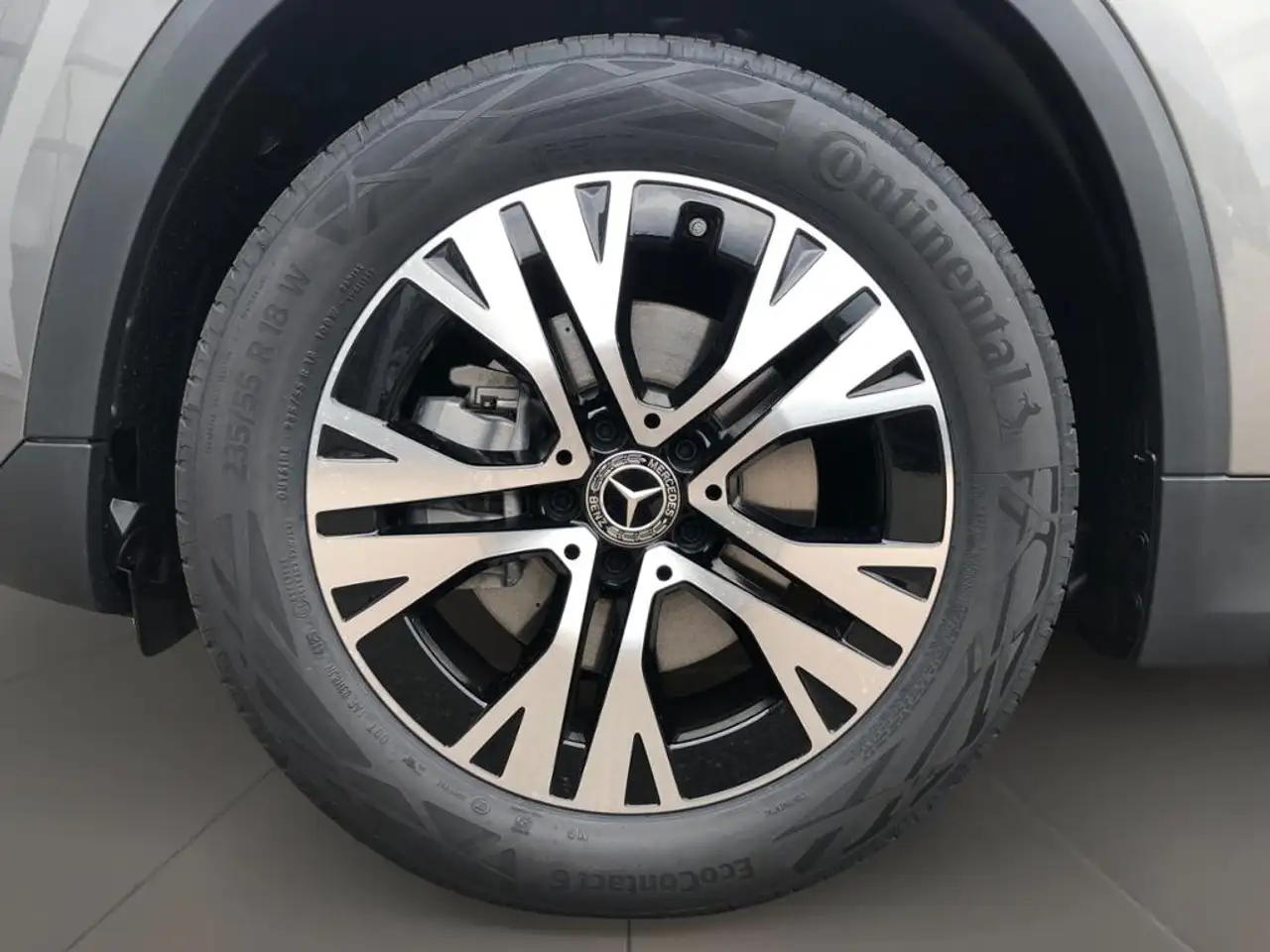 Mercedes-Benz GLA 200 7