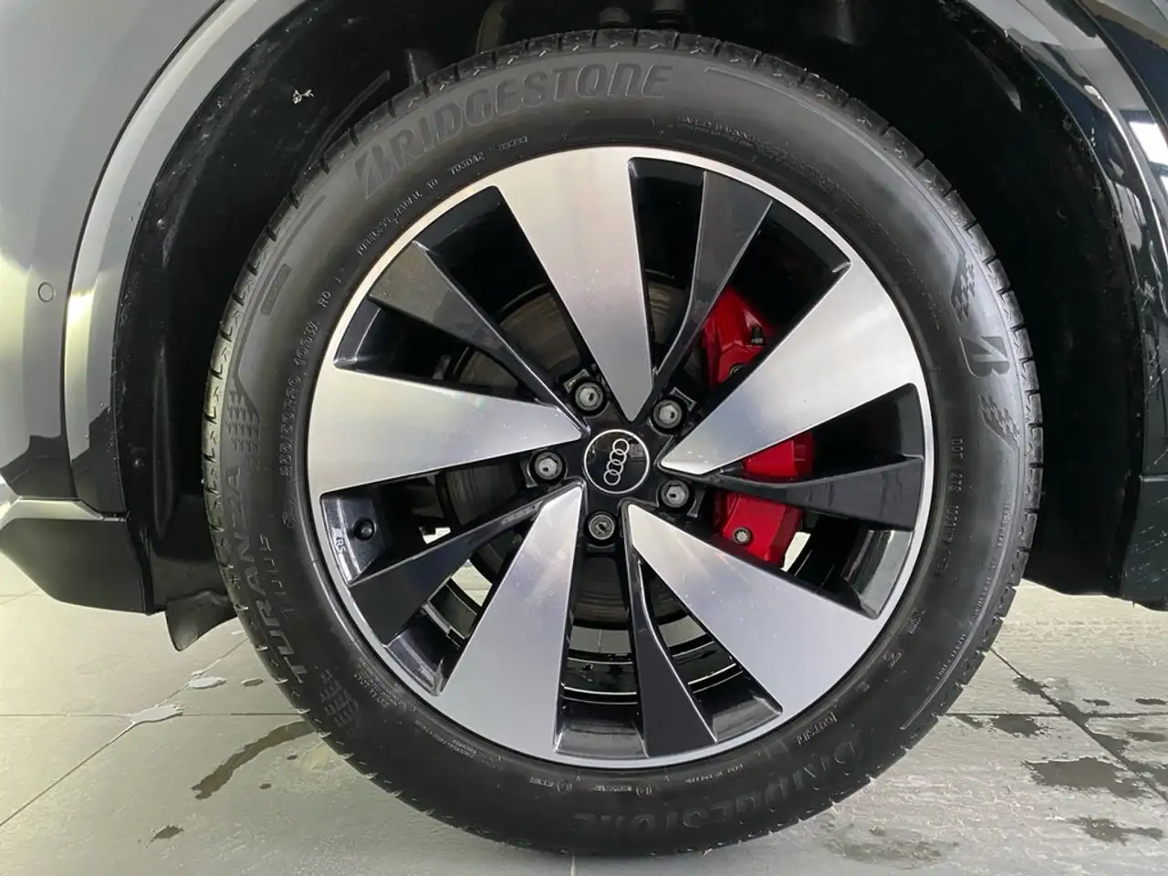 Audi Q6 3