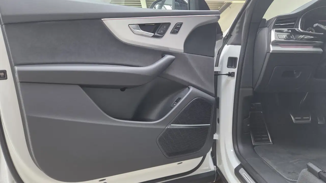 Audi Q8 50 16