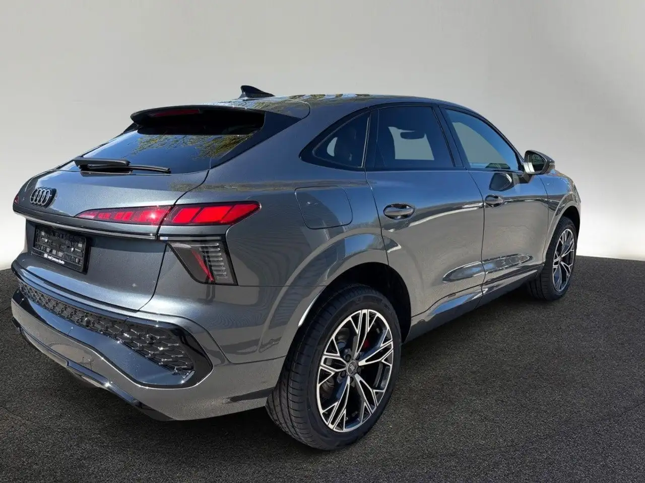 Audi Q3 10