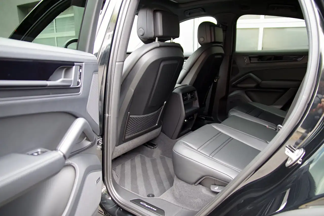 Porsche Cayenne 8