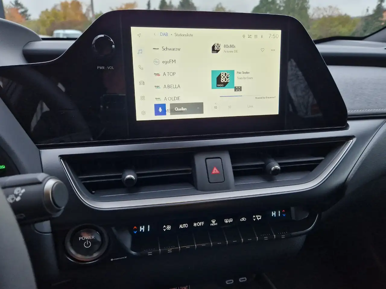 Lexus UX 13