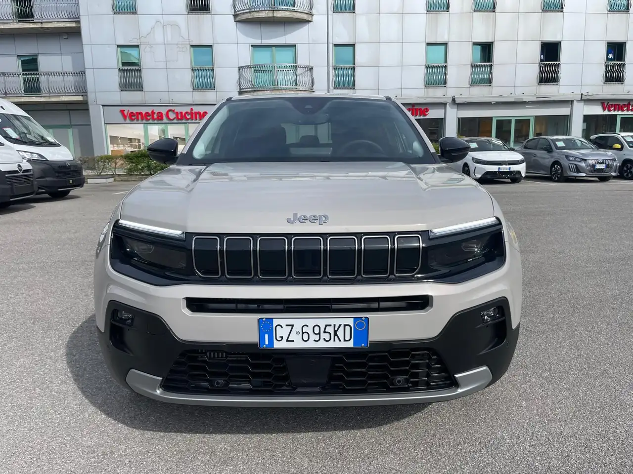 Jeep Avenger 4