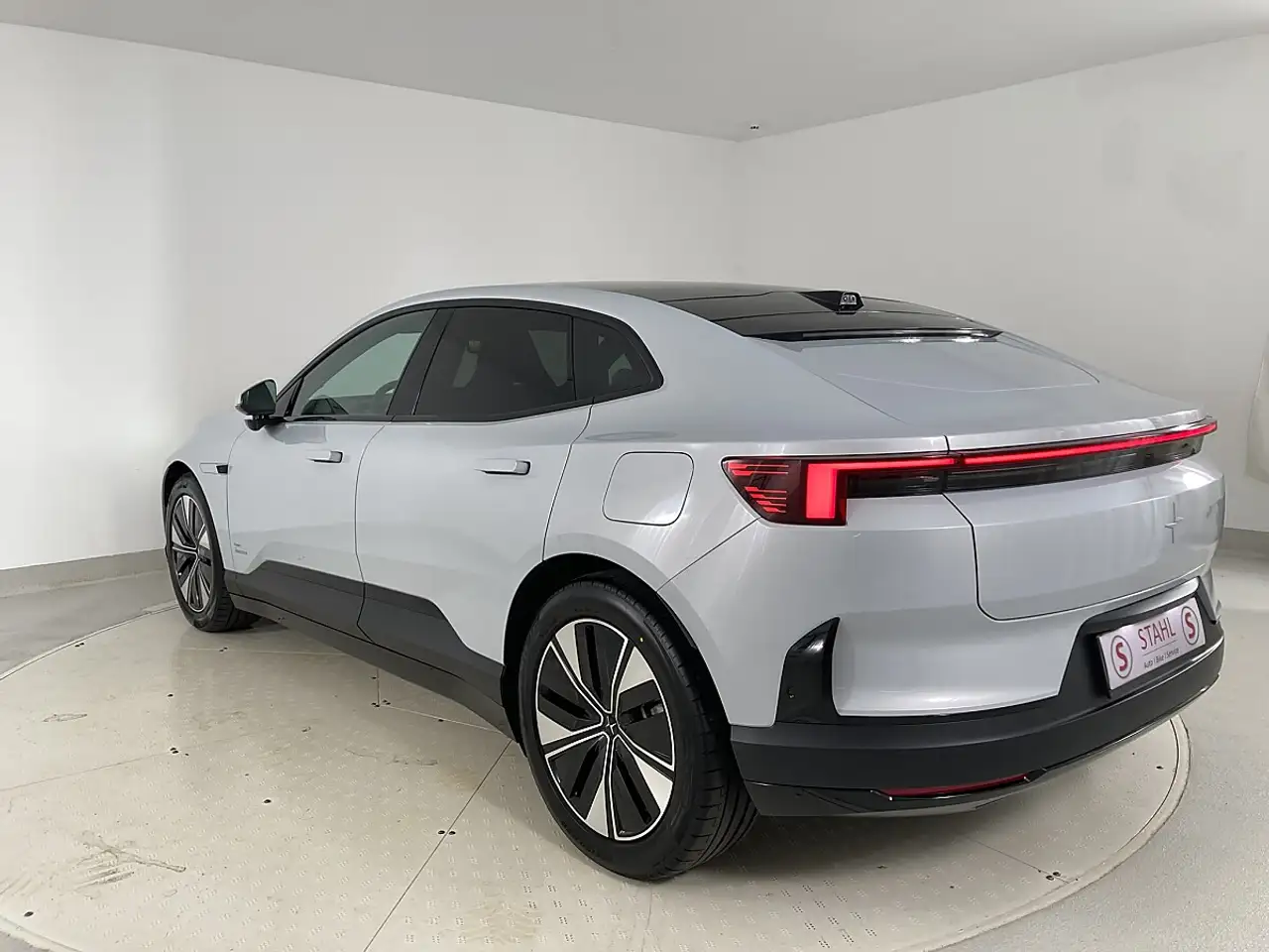 Polestar 4 3