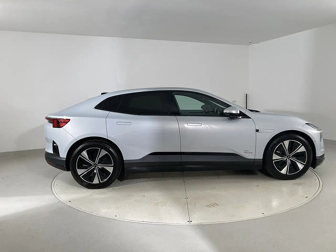 Polestar 4 5