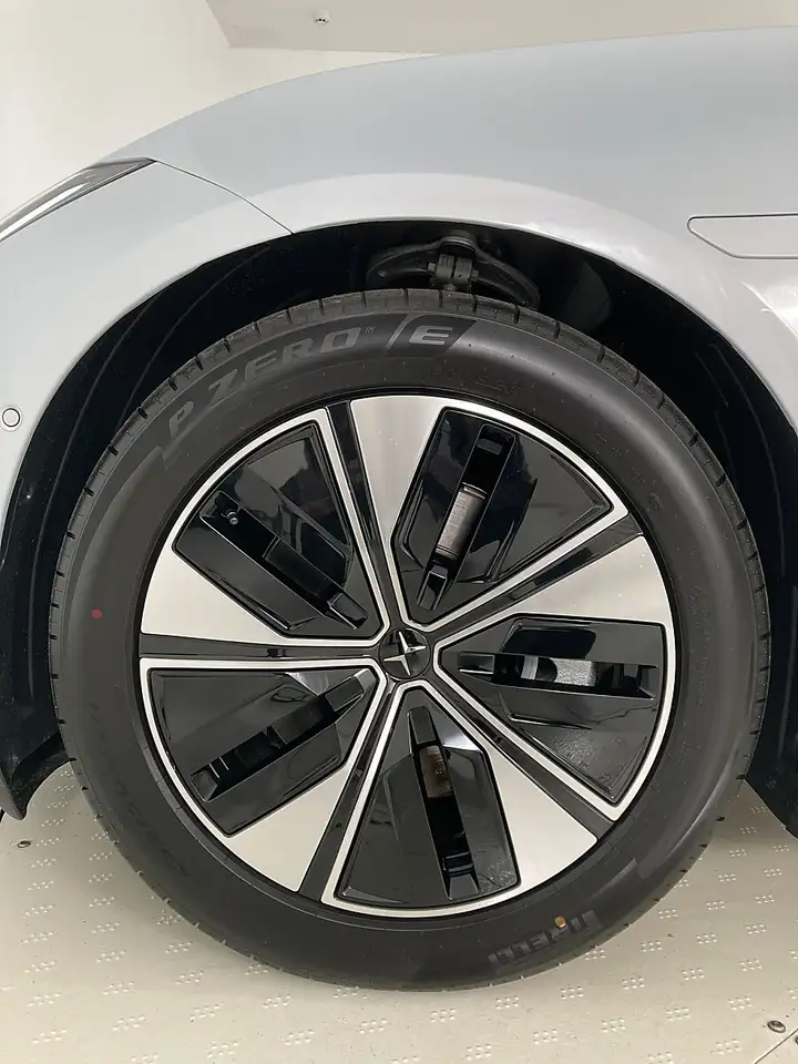 Polestar 4 8