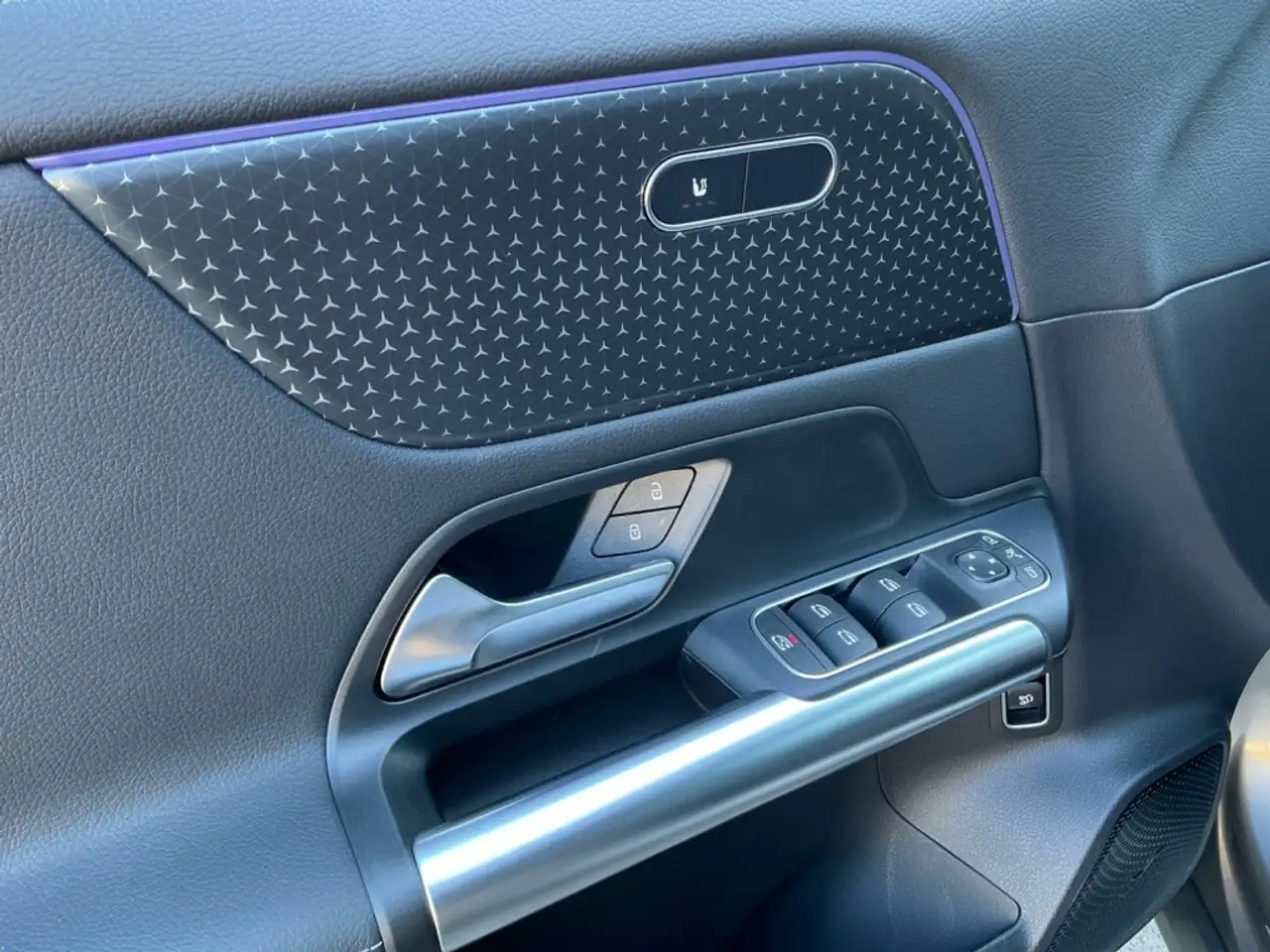 Mercedes-Benz GLA 200 9